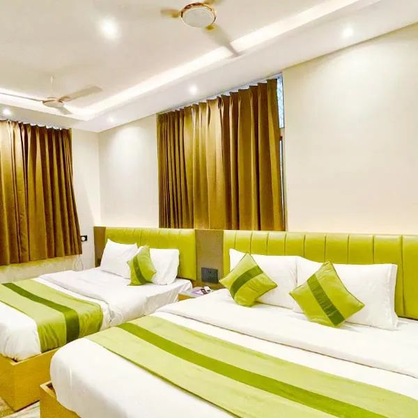 HOTEL PREMIUM K-P Near Mansa mata Temple and Railway station -Fully Air conditioned Rooms with Wifi-LIFT and Restaurant- A Top Rated Hotel In Haridwar，位于哈里瓦的酒店
