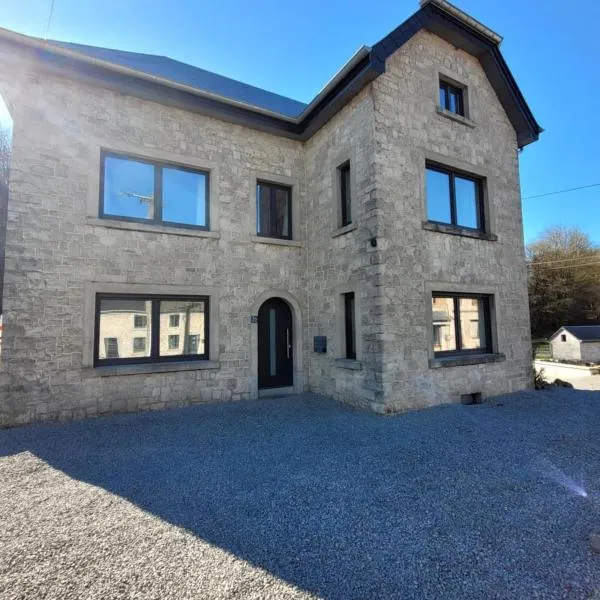 Durbuy, l Olivier, Maison charmante 4 façades en pierre du pays，位于杜柏的酒店