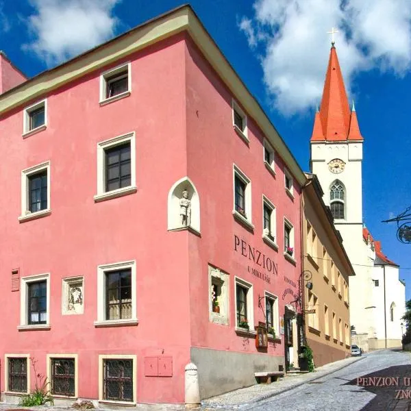 Boutique Apartments U Rolanda, Mikulášské náměstí，位于兹诺伊莫的酒店