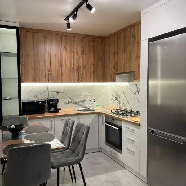 Wood Нова затишна 2-кімнатна квартира，位于捷尔诺波尔的酒店