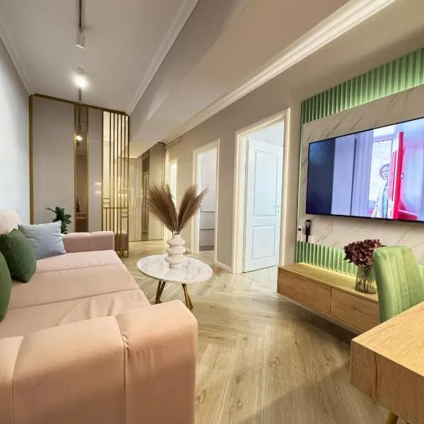 Modern & Glam Apartments Evergreen Towers Parking free，位于雅西的酒店