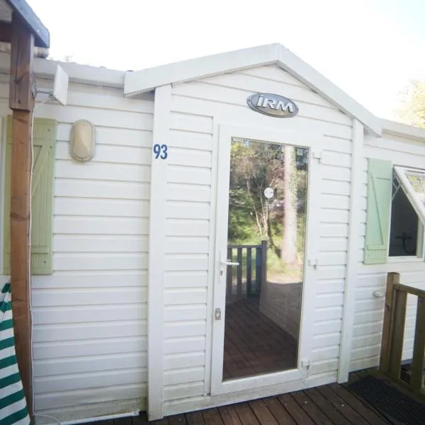 Mobil-home Saint-Chéron 91530 Camping Parc des roches，位于Mirgaudon的酒店