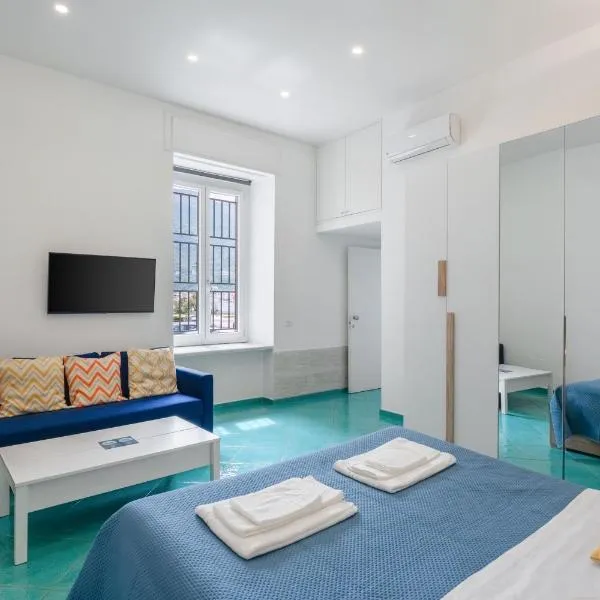 Sunset Luxury Rooms，位于卡斯特拉玛雷帝斯达比亚的酒店