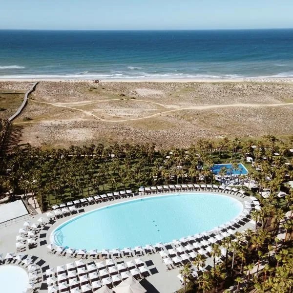 Wine & Books by the Sea, Algarve Resort，位于阿尔布费拉的酒店