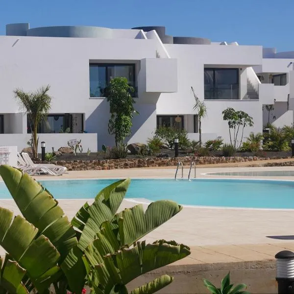 Oasis in paradise with pool，位于拉奥利瓦的酒店