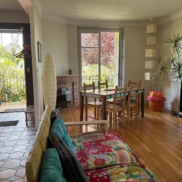 Havre de paix cosy avec jardin proche du centre-ville de Poitiers，位于普瓦捷的酒店