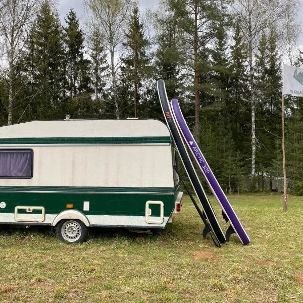 Karula Stay lakeside Camper, Treetent & SUPs included - all area only for you!，位于Ähijärve的酒店