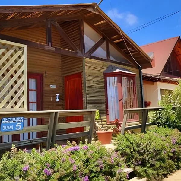 Algarrobo Cabaña a 2 cuadras Playa El Canelo+Wifi，位于阿尔加罗沃的酒店