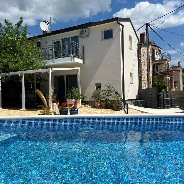 Villa AMore with private pool，位于布罗托尼贾的酒店