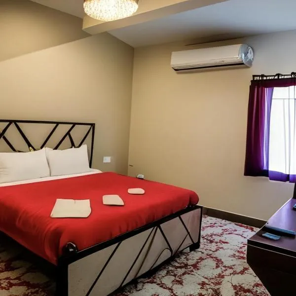 BYB Boutique hotel，位于坦贾武尔的酒店