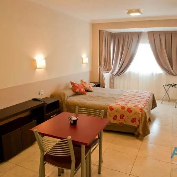 Astro Apart Hotel Corrientes esquina cardiologico，位于科连特斯的酒店