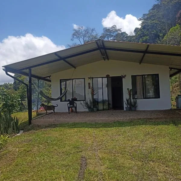 Casa de campo en La Vega, hermosa vista, con Internet y parqueadero，位于拉维加的酒店