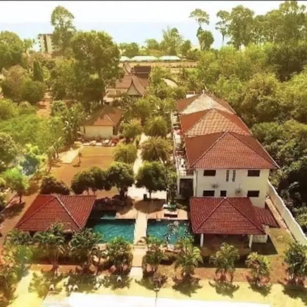 ROOM 1 at CET Resort with Pool, Padel, Tennis，位于港生的酒店