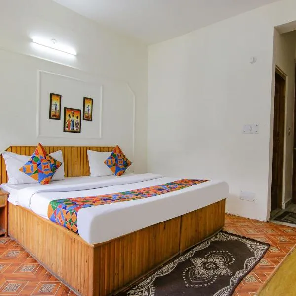 Hotel Tirupati Ujjain !! Near Mahakal Mandir, Railway Station & Bus stand ! Best Location ! Top Rated Property，位于乌贾因的酒店