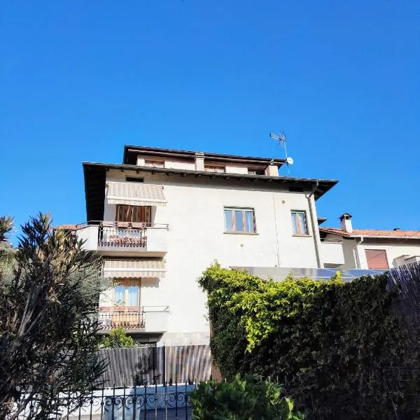 La Mansardina，位于梅纳焦的酒店