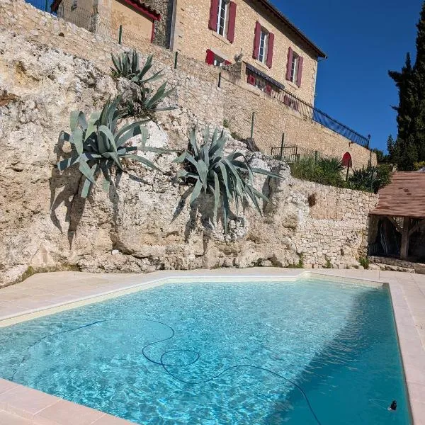 Maison de campagne 8 couchages avec piscine et lacs，位于圣日的贡的酒店