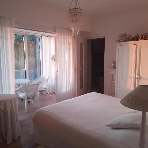 克里斯塔山林小屋，位于滨海圣佩的酒店