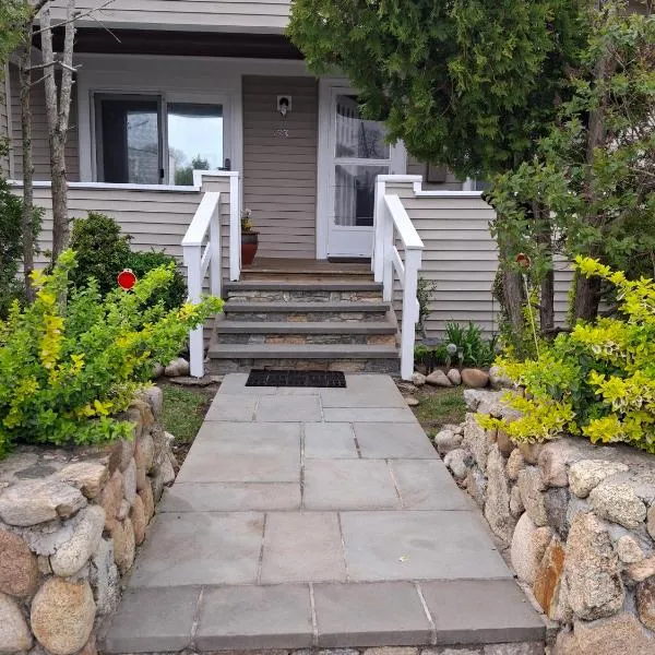 Cape Cod Hyannis Rendezvous'，位于巴恩斯特布尔的酒店