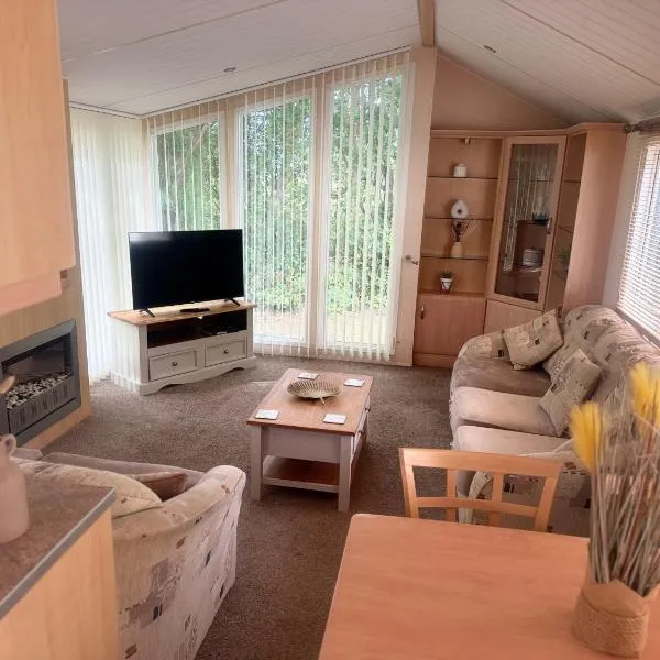 Cedar Retreat Southview - Sleeps 6 Wi-Fi & Garden，位于斯凯格内斯的酒店