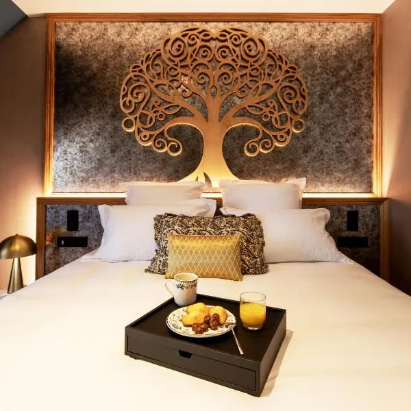 Logis Hôtel Jeanne & Jules Hôtel Spa et Restaurant，位于Rostrenen的酒店