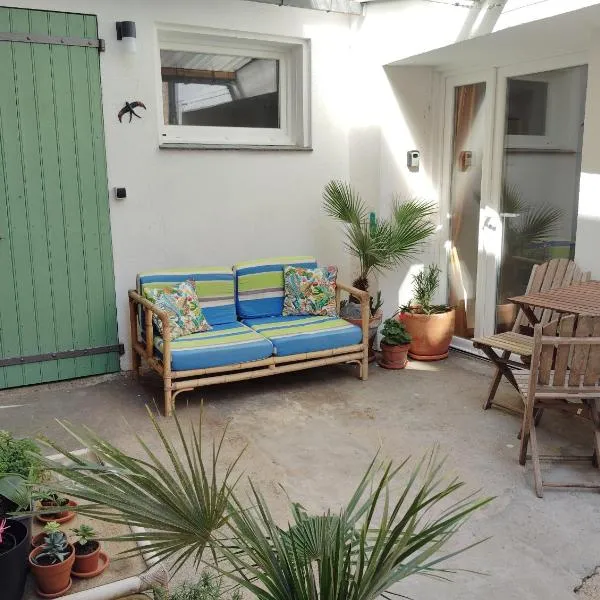 L'ancienne écurie, near Carcassonne, private and charming accomodation Corporate bookings accepted，位于Badens的酒店