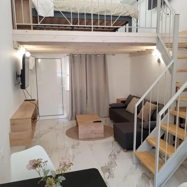 George and Helen's Studio，位于科孚镇的酒店