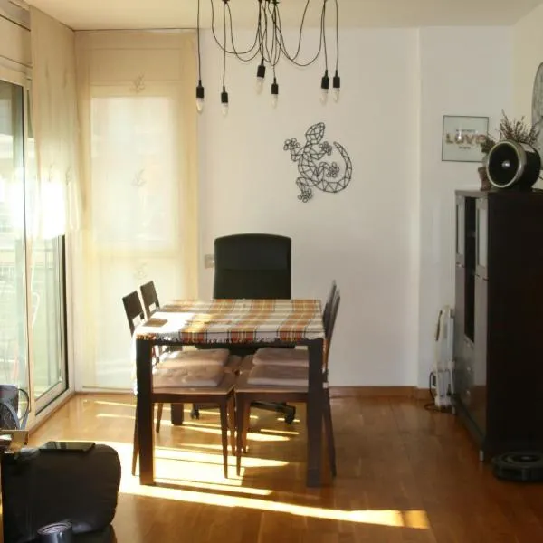 Alojamiento luminoso y bien ubicado en Terrassa Barcelona，位于特拉萨的酒店