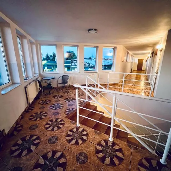 Motel R9 SYLWO，位于桑多梅日的酒店