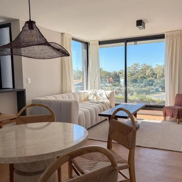 Exceptional apartment 4 minutes from Carrasco Airport，位于蒙得维的亚的酒店