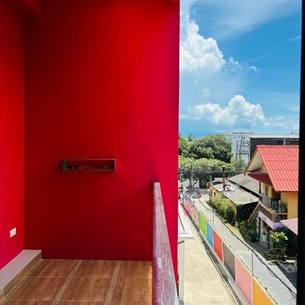 Rainbow Room No 16 Front of Haad Rin Queen Ferry，位于苏梅岛的酒店