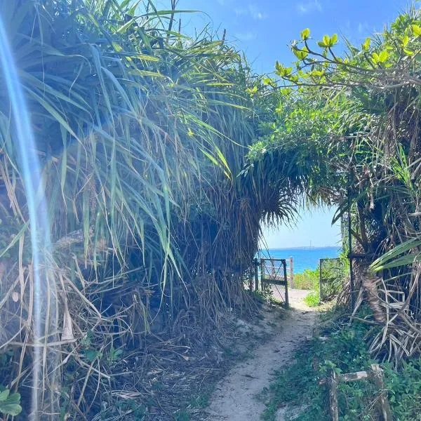 LAGUNA OKINAWA Beachfront YAKA，位于金武的酒店