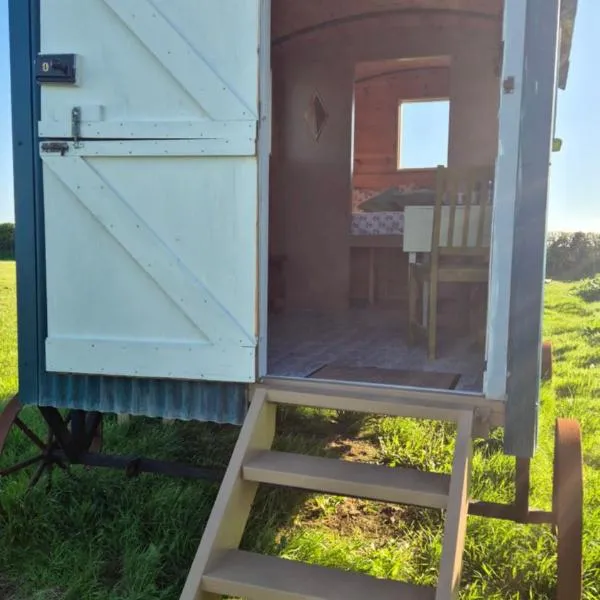Coast path camping，位于Saint Ishmaels的酒店
