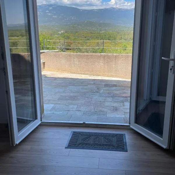 Appartement neuf dans hameau proche porto vecchio，位于维琪奥港的酒店