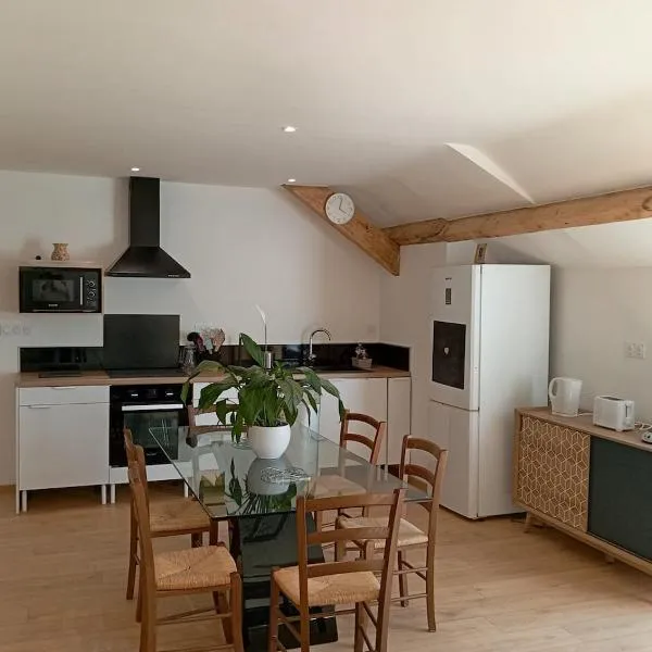 F3 cozy & confortable chez Alex et Flo，位于Salles-Curan的酒店