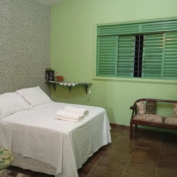 hospedagem casa da waldir, quarto suíte 01，位于戈亚斯的酒店