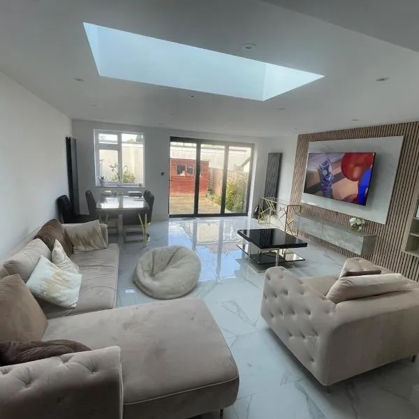 Cosy 4 bedroom house in borehamwood，位于博勒姆伍德的酒店