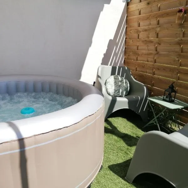 Conteneur avec spa privé face aux vignes，位于Massillargues-Attuech的酒店
