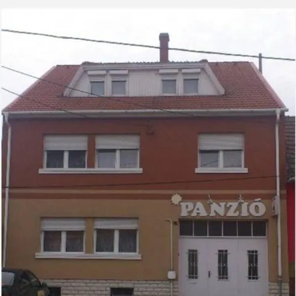 纳苏加尔旅馆，位于Felsőpetény的酒店