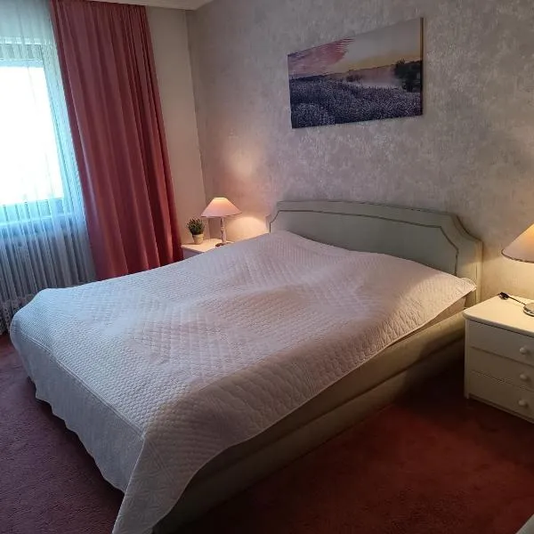 Zimmer mit Sonnenaufgang und ruhiger Innenhof Obergeschoss bei Koberstein，位于图青的酒店