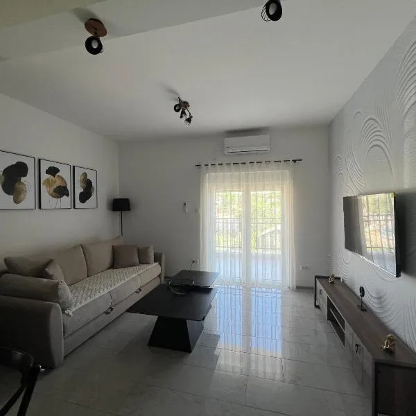 DIS LUX Apartments，位于Radanovići的酒店