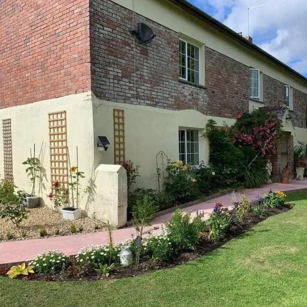 Tatson Farmhouse B&B，位于Bridgerule的酒店