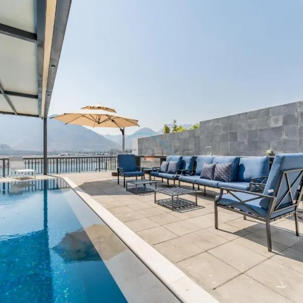 Sea Views 4BR and Assistant's Room Villa with Private Pool, Sharm - Al Dana Villa, Al Dana Island by Deluxe Holiday Homes，位于富查伊拉的酒店