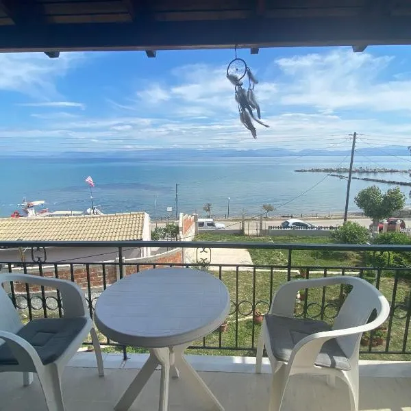 Comores Seaview Studios，位于Nótos的酒店