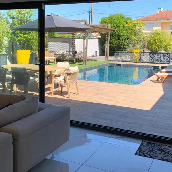 Villa Meyzieu Grand Large，位于梅济约的酒店