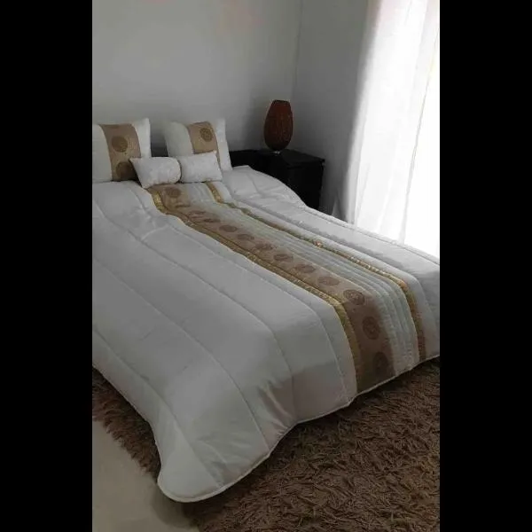 Quarto privado num apartamento partilhado，位于Bobadela的酒店