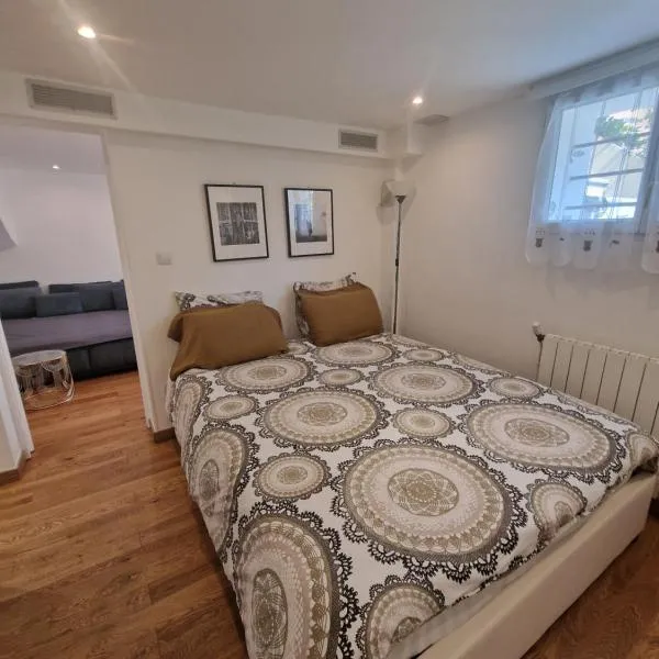 Studio Drancy avec Jardin 45 m2，位于德朗西的酒店