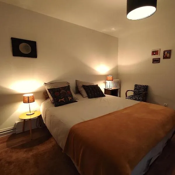 Suite - Chambre Cherry Plum，位于库洛米耶的酒店