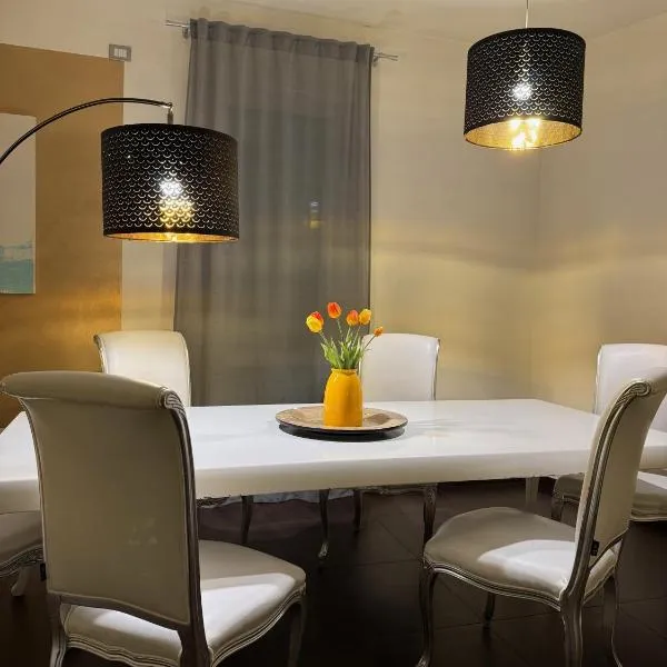 Residence Del Lago，位于代森扎诺-德尔加达的酒店