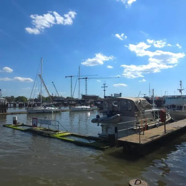 Ferienwohnung in Brunsbüttel mit E-Bike Verleih，位于布伦斯比特尔的酒店