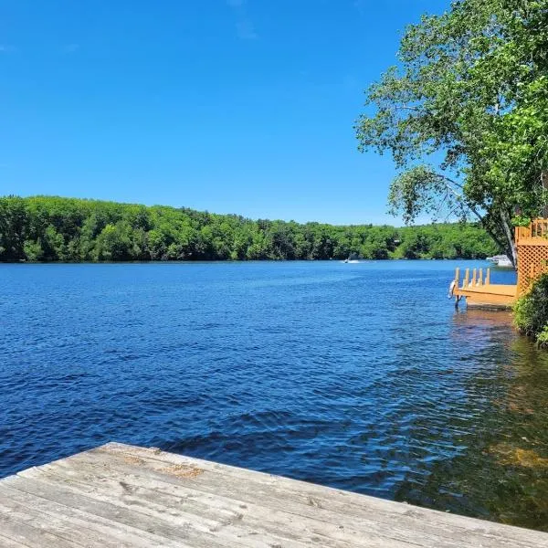 Castaway Cottage on Croton Pond #4，位于Newaygo的酒店